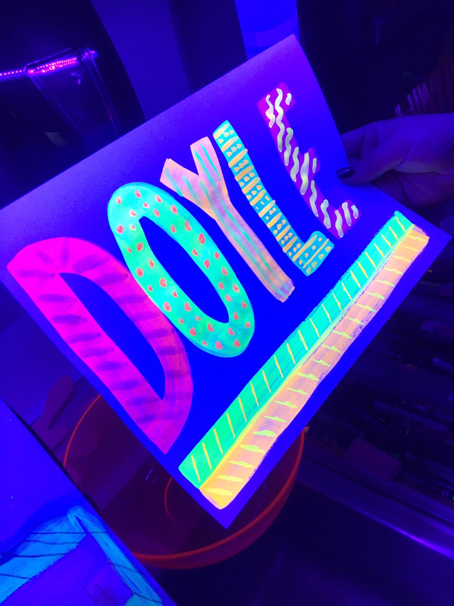 JoyfulJackson's tweet photo. 🎉Way to go Mrs. Doyle’s class for earning “Surprise Supplies Day” in ART by earning 10 Thumbs Up! @MrsDoyleOE  @mrsfreshwater1 were both able to join us! We love painting with neon paint! 🌈🎉. @HumbleISD_OE @VisualArtHumble https://t.co/Cj3N6L3NEl