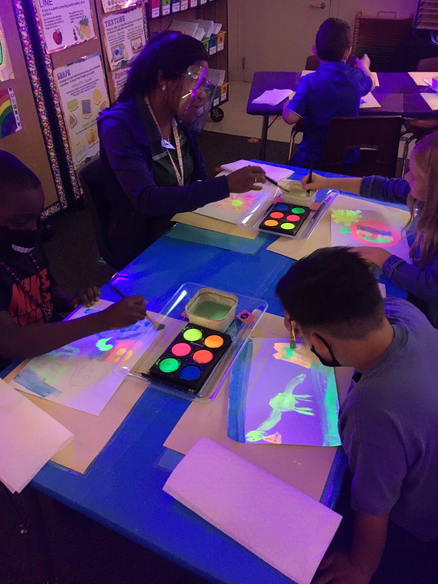 JoyfulJackson's tweet photo. 🎉Way to go Mrs. Doyle’s class for earning “Surprise Supplies Day” in ART by earning 10 Thumbs Up! @MrsDoyleOE  @mrsfreshwater1 were both able to join us! We love painting with neon paint! 🌈🎉. @HumbleISD_OE @VisualArtHumble https://t.co/Cj3N6L3NEl