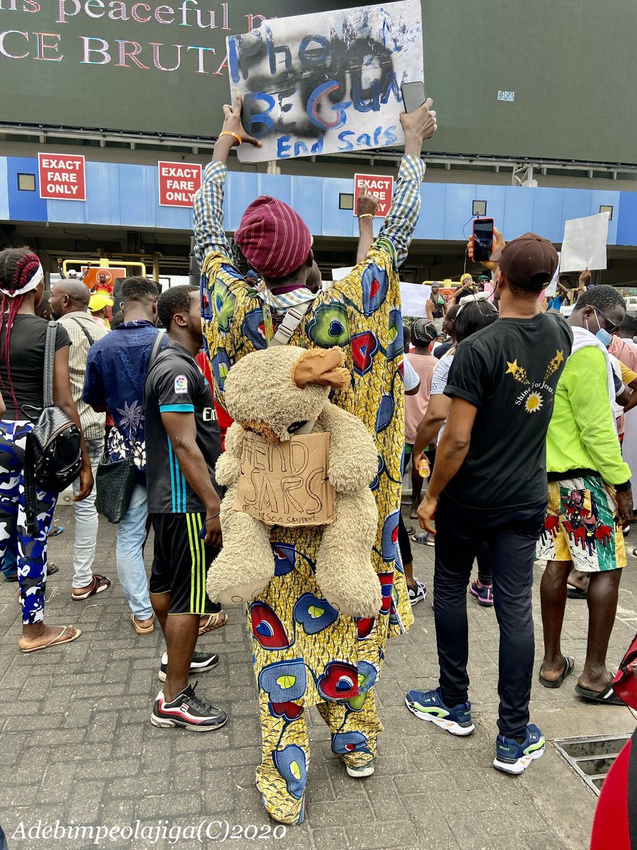 Debiimpe's tweet photo. On today’s episode of #EndSARS 
Location: Lekki toll gate 
#ReformTheNigeriaPolice #ReformTheNigeriaPolice #RECONSTRUCTNIGERIA refresh https://t.co/L7diI2P465