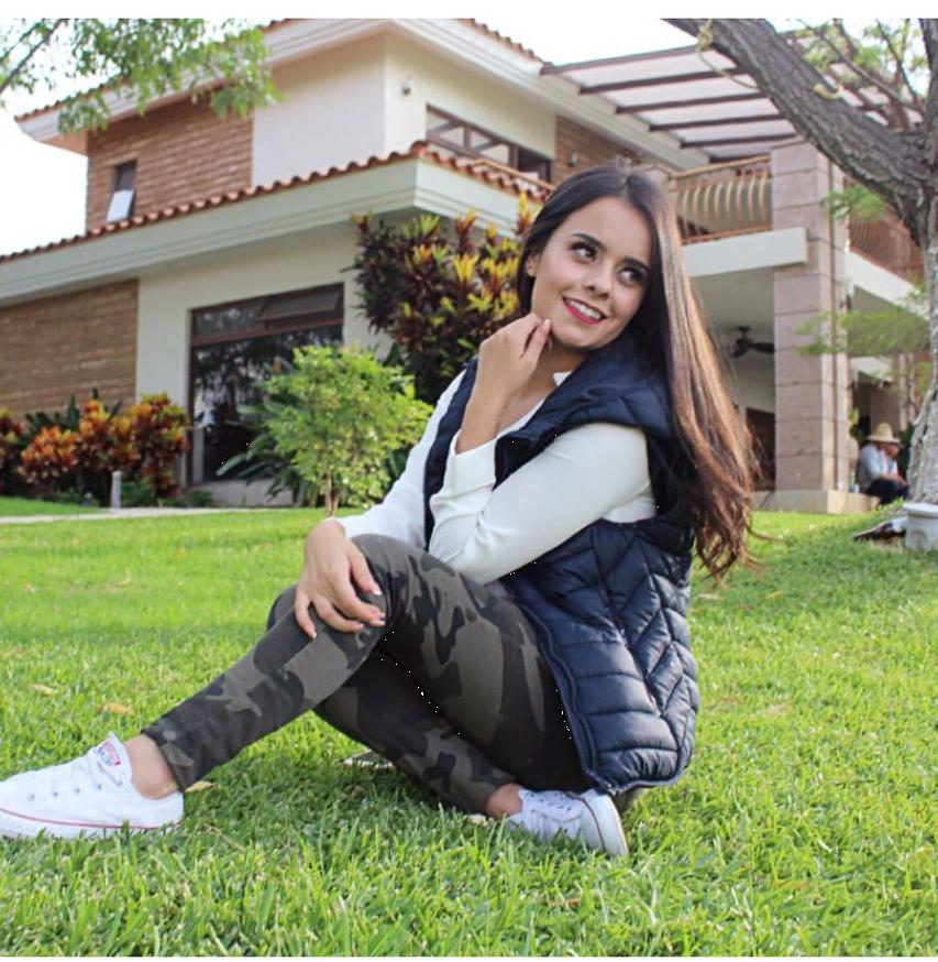 Keep Looking Up.. That's The Secret Of Life. 👗😊 #happiness