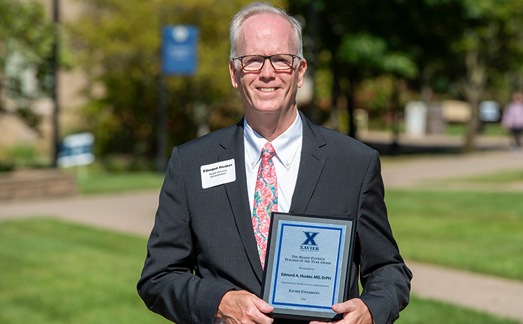 XavierU's tweet image. Xavier recently honored its esteemed faculty for another great year! Congratulations to the 2019-20 Teacher of the Year, Dr. Edmund Hooker, and thank you to all of our wonderful faculty for all you do for our students. 

MORE: xavier.edu/now/2020/facul…

#AllForOne