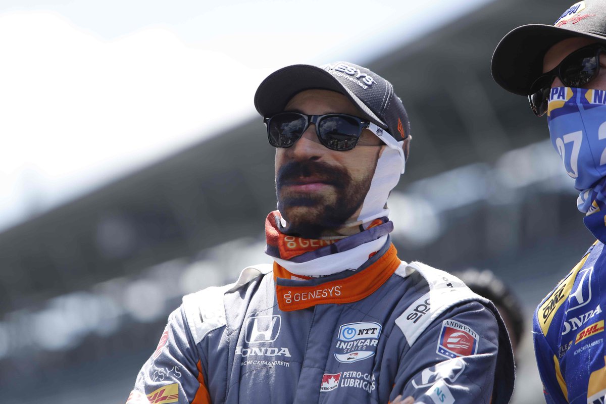 When you realize it's Friday, there is no mask that can hide your smile.
#FridayFeeling | @Hinchtown https://t.co/MECGktjdL6