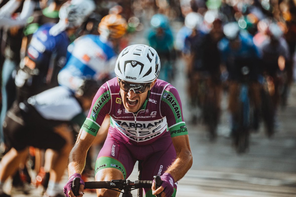 pelotonmagazine's tweet photo. Stage 13 of @giroditalia 
📸: @ChrisAuldPhoto 

Presented by @alebikewear_US
#IAmAle #TheWayWeRide #Giro2020 https://t.co/u8cI4ZtgtE