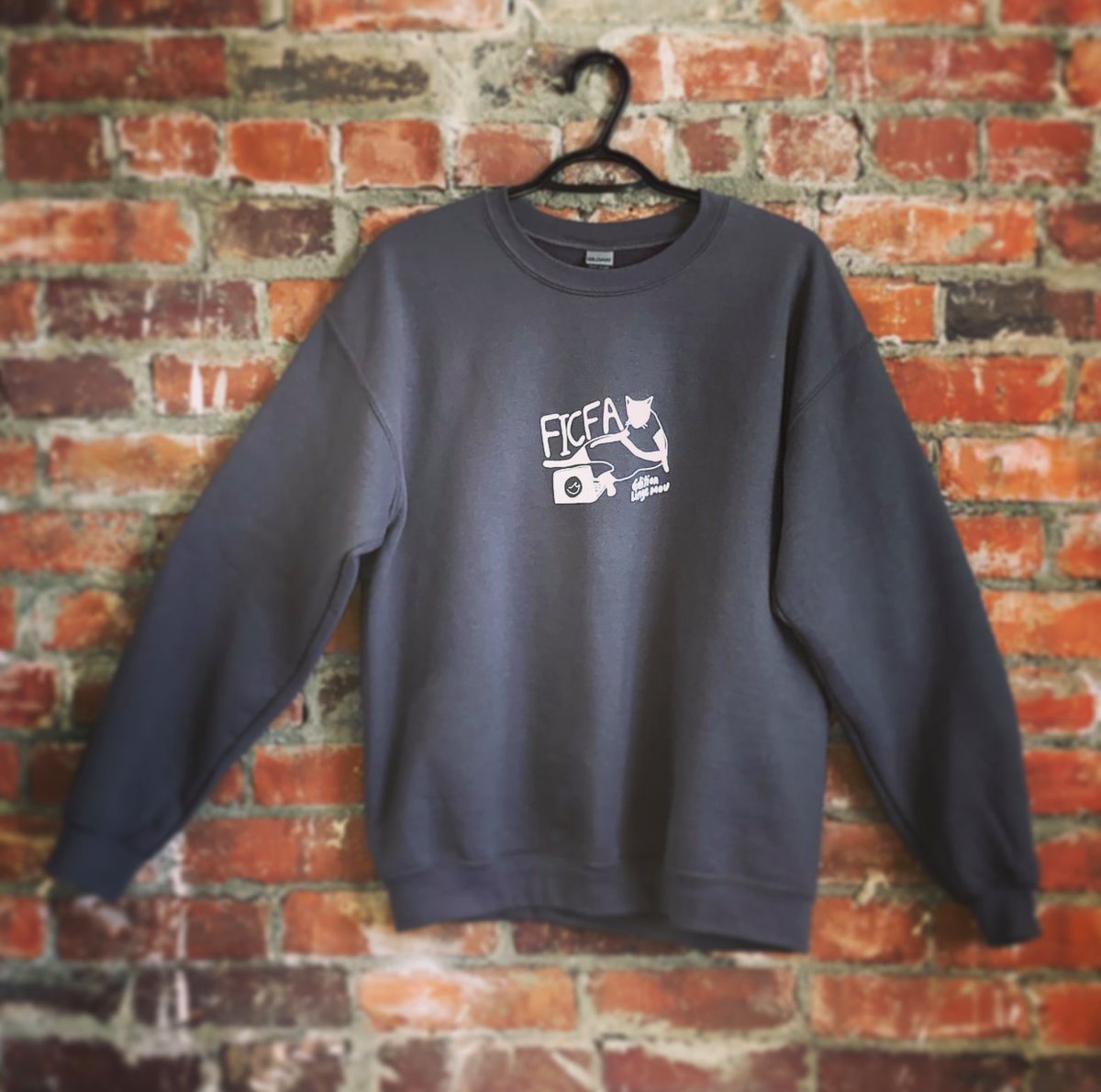 FICFAFilmZone's tweet photo. La tenue officielle du #FICFA "Édition linge mou" est disponible!
Ce #sweater designé par l’artiste Marie-Michelle Haché est un must pour suivre votre #festival préféré au coin du feu!
Quantités très limitées mais confort sans limite!
Livré chez vous!
https://t.co/EQmae43lwY https://t.co/zdRjKcAFAX