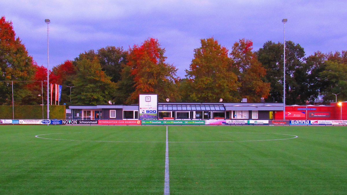 Ondergaande zon op Sportpark Gagelman. Te mooi om niet te delen. Blijf gezond mensen!