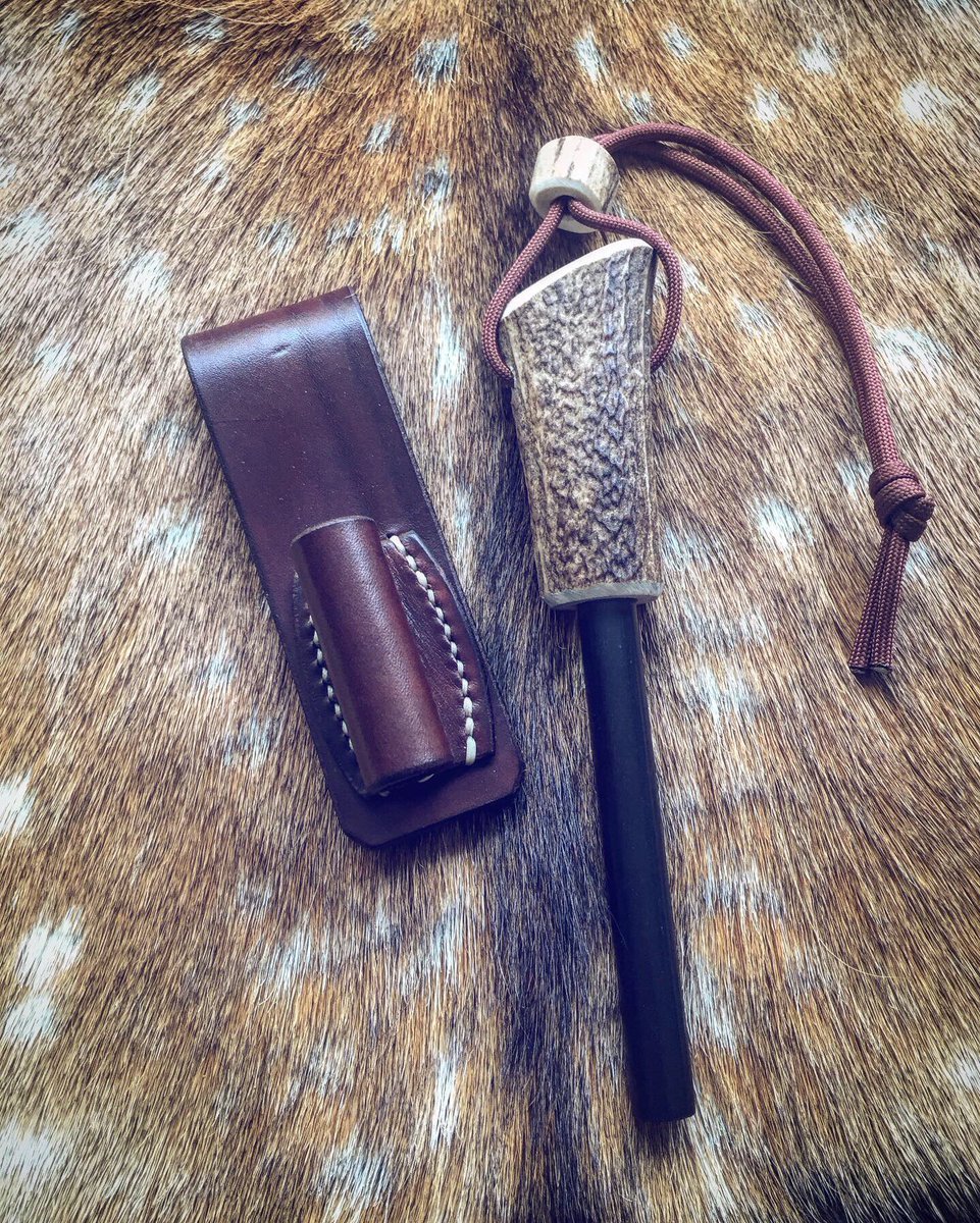 PDBushcraft's tweet image. Leather goodness times two! A multicarry sheath for a BPS Companion fulltang knife - essentially a Mora Companion on steroids - and an XL Ferrorod with Antler handle in a belt holster. Both in hand dyed Chestnut with Brass fittings. Hope you like it 😁