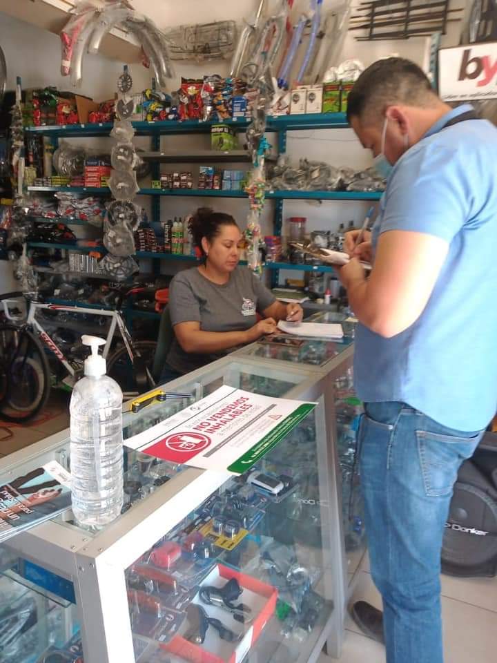 UCaborca's tweet photo. En visitas a Ferreterías y puntos de venta de Inhalables
❇️Trabajando en sensibilizar a los encargados y trabajadores. 
#CapaCaborca @CONADICmx #SaludSonora #SaludMental https://t.co/NztrurCip4