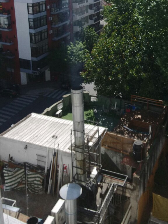 HumoJulio's tweet image. Mientras que @GugaLusto disfruta un bote de @DonJulioparri , nosotros nos fumamos el humo del carbón!