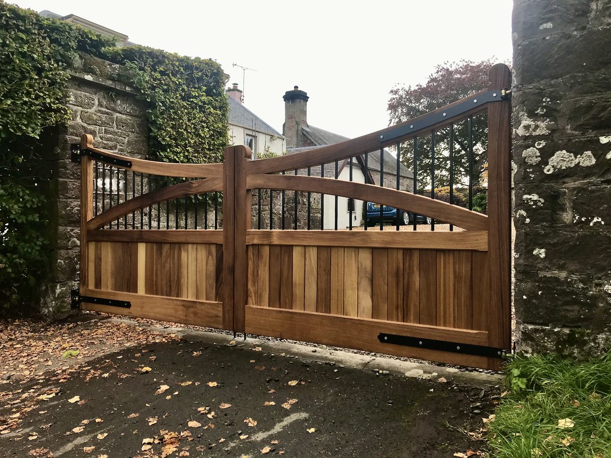 AESScotlandLtd's tweet image. AES (SCOTLAND) LTD recently installed manual Iroko driveway gates with metal inserts.
‍‍‍‍ ‍‍
#manualgates #irokogates #hardwoodgates #drivewaygates #residentialgates #aesscotlandltd