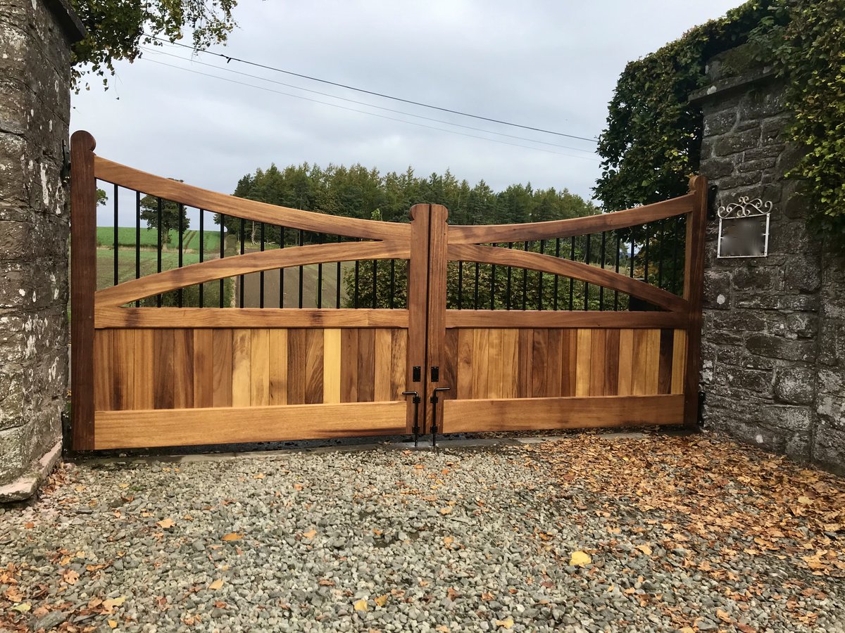 AESScotlandLtd's tweet image. AES (SCOTLAND) LTD recently installed manual Iroko driveway gates with metal inserts.
‍‍‍‍ ‍‍
#manualgates #irokogates #hardwoodgates #drivewaygates #residentialgates #aesscotlandltd