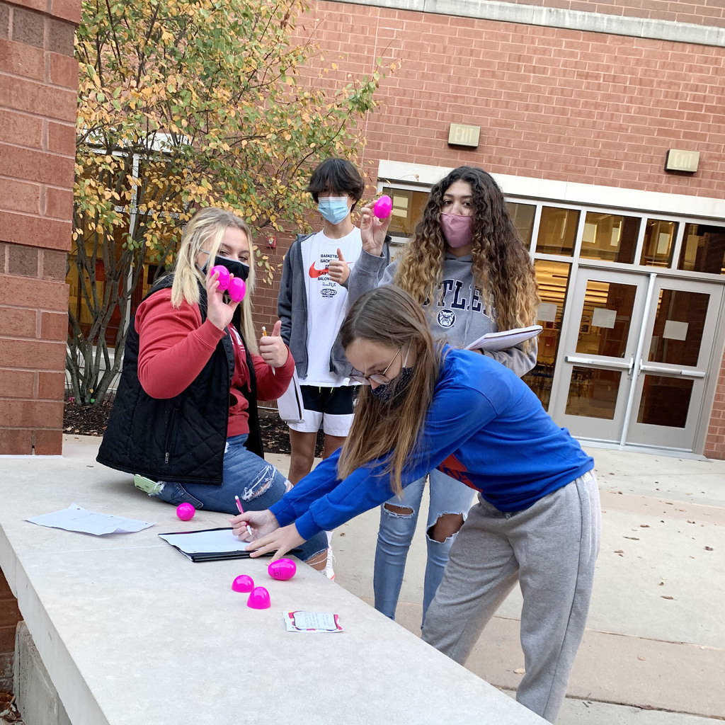 PCSCQuakers's tweet photo. Earlier this week, Mrs. Hacker's PHS Spanish class took to the courtyard to do some review work in the form of an Easter Egg Hunt! Learning tends to be more memorable and fun when combined with sunshine and fresh air! https://t.co/kAzBjJzBA7
