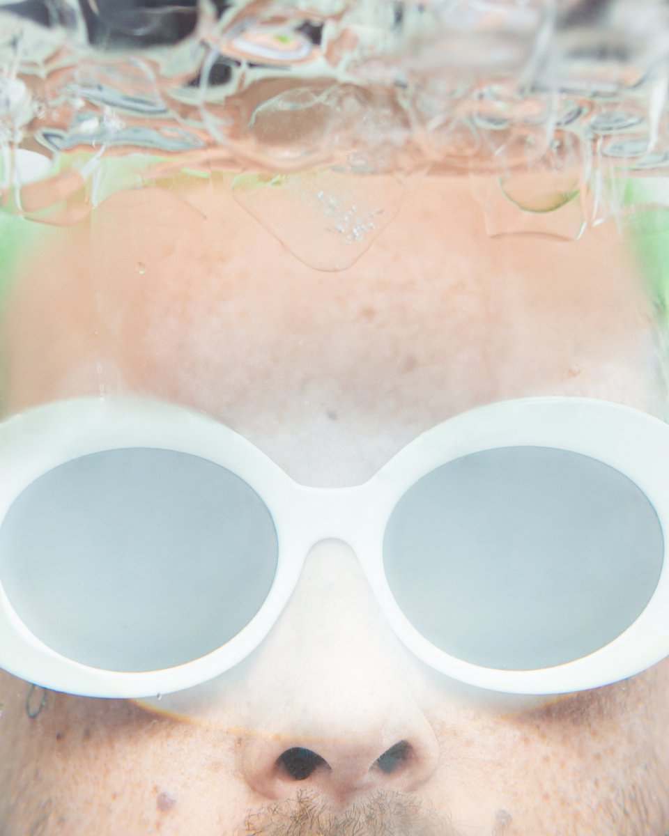 Le clip "Rolling stone" de <a href="/SenamoLaSmala/">Senamo</a> est maintenant disponible ! 🎸

—

Extraits du shooting pour Melon Soda 🍈 🥤
Graphisme : @gregovaloteau