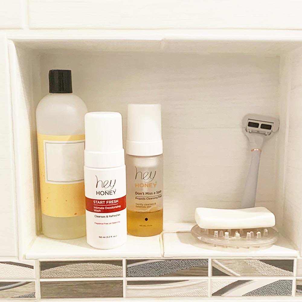 heyhoney's tweet photo. The only shower wash our body craves! Start Fresh Intimate Deodorizing Wash is a holy grail that will have you feeling refreshed, cleansed & ready to take on any day.😉
(Ps. For both men and women🙌)
#HeyHoney #RealLife #RealSkincare #GreenBeauty #CleanBeauty #StartFresh #Cleanse https://t.co/9ZWr3TqTJy