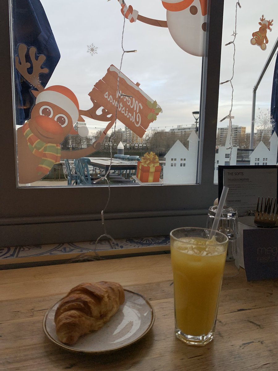 A6RAR_'s tweet photo. اشتقت لصباحات #لندن البارده🥐🍹🧡🌱 https://t.co/taACFxT3Vs