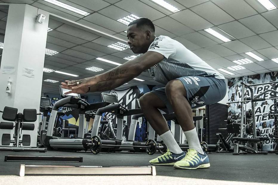 ><a href="/EstadaoEsporte/">Estadão Esportes</a> Patrocinadores avisam Santos que vão deixar o clube se insistir em contratar Robinho bit.ly/3k76tqG