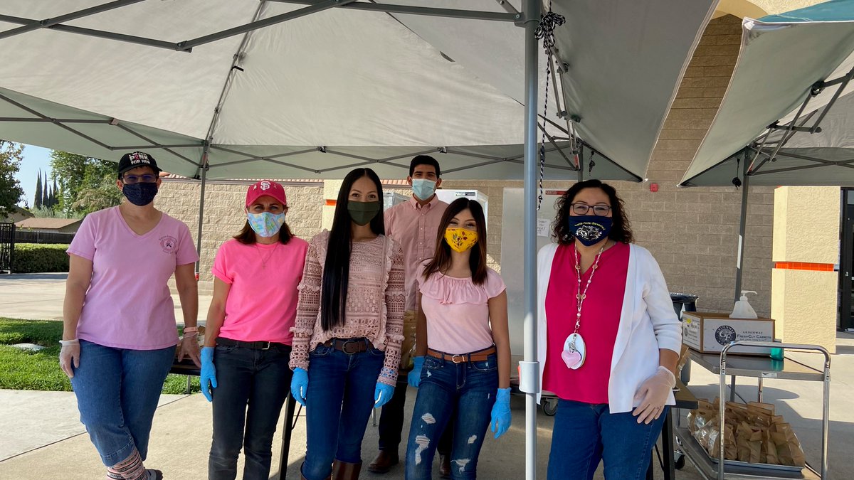 Staff at <a href="/Vparks_elem/">Virginia_Parks_Elem</a> rocking the color pink for lunch pickups during #BreastCancerAwarenessMonth 🥰