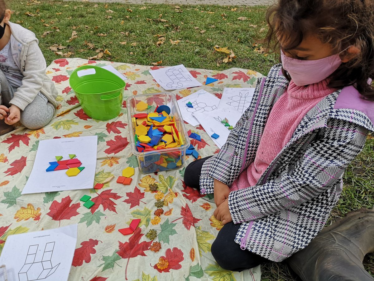 Mister_McLean's tweet photo. Using some manipulatives to create different types of repeating patterns! We try to read eachothers pattern and guess the rule! π @OLPeaceOCSB #PatternMakers #NatureIsAClassroom https://t.co/Do6rop4saA