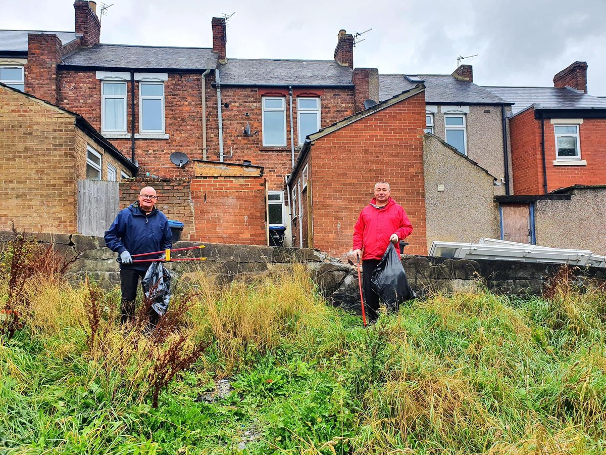 Peteatkin2's tweet photo. Productive day litter picking with representatives of @groundworkuk #FerryhillStation #Ferryhill #Cleanup #communitypride2020 #communityactionteam @DurhamCouncil https://t.co/1tN7OXGU1J