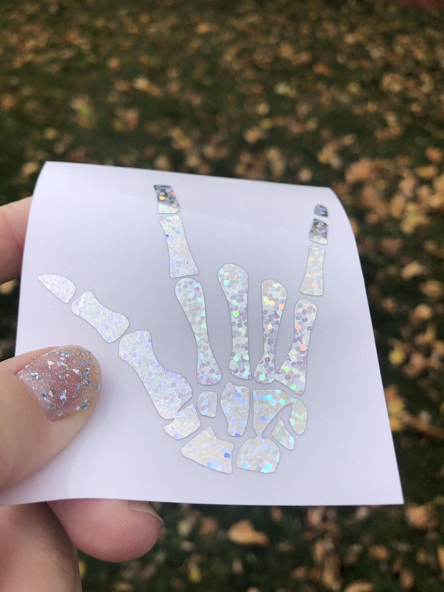 AzaleusWild's tweet photo. Doing a giveaway! I will be picking three winners! Every retweet and favorite is a chance to win! Going until midnight tonight🤍 Winner gets to choose between silver, white, and blue! https://t.co/Nmg1rgZE4l
