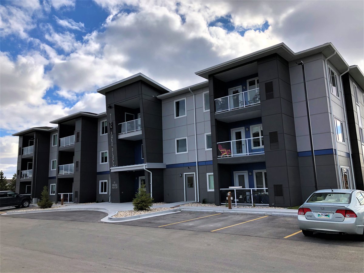 PenncoConst's tweet photo. Penn-co has recently completed the Park Place Phase 5 Project. This 27,000 sq.ft. multi-family residential complex is located in Steinbach, Manitoba. This complex has 22 suites and also features a nine-bay garage. #BuildingConfidenceThroughPerformance https://t.co/p2ve2wM1aH