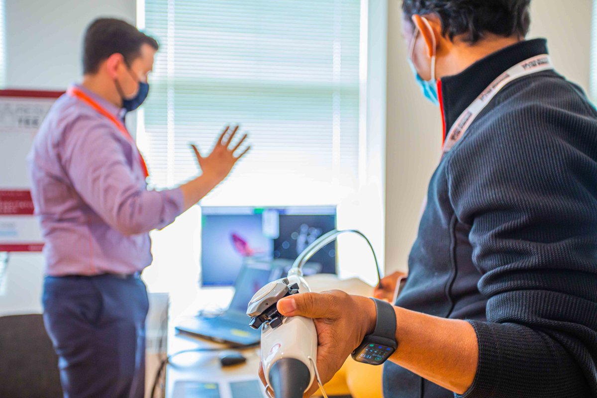 ResusTEEproject's tweet image. #TheResusTEEWorkshop Chicago is underway! 

Another group of EM and intensive care physicians are learning the fundamentals of #ResusTEE 

HT to our partners @SonoSite @SmarterScanning