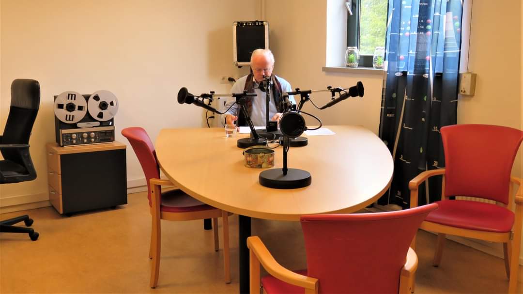 MECentraal's tweet photo. RADIOINTERVIEW OVER ME-KENNISCENTRUM 

Gisteren zijn er bij Omroep Wetering in Schiedam 2 interviews opgenomen met Rob Wijbenga, mede-oprichter van ME Centraal en lid van de ME/cvs Stuurgroep van ZonMw https://t.co/NnOkWWaPqh https://t.co/abJbDFAuIJ