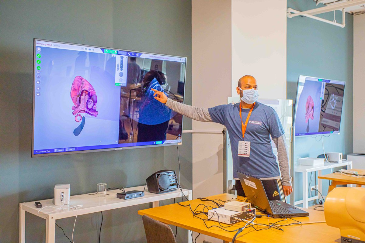 ResusTEEproject's tweet image. #TheResusTEEWorkshop Chicago is underway! 

Another group of EM and intensive care physicians are learning the fundamentals of #ResusTEE 

HT to our partners @SonoSite @SmarterScanning