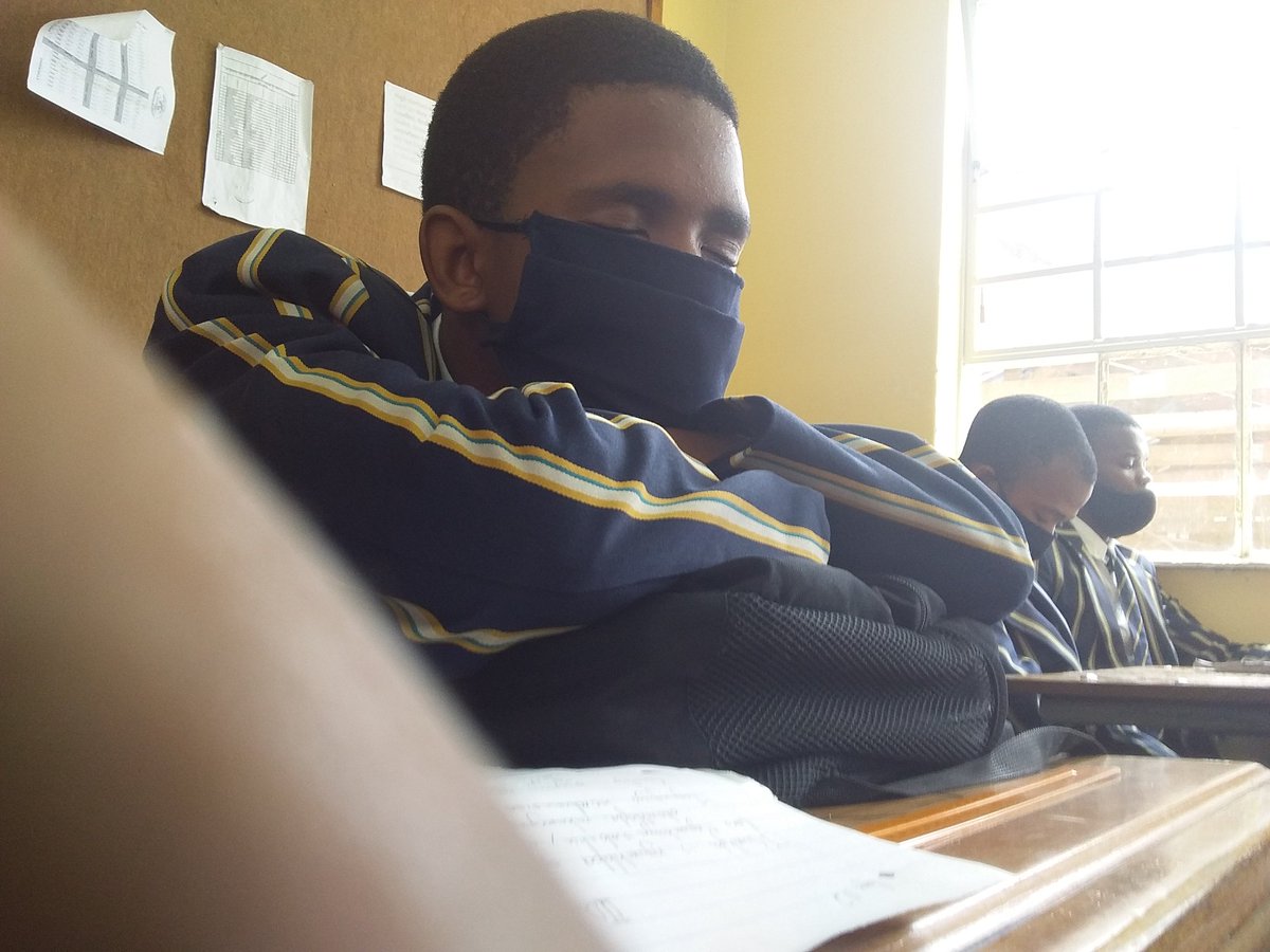 Sima06893455's tweet photo. #sleepinginclass https://t.co/L9YeHZcdQg