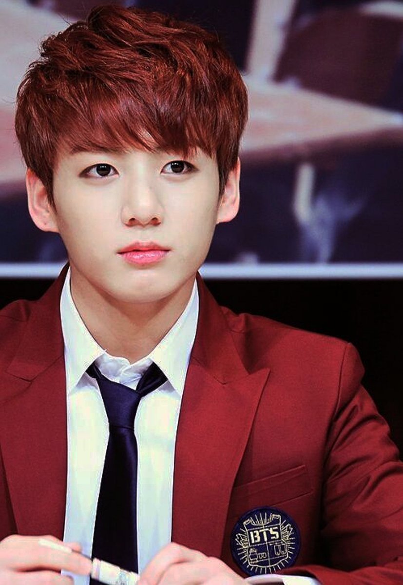 Jungkook de terno vermelho :
Antes / Agora
#JUNGKOOK #BTS #BTSARMY #kook #jungkooklove https://t.co/4SAq1iq2ii