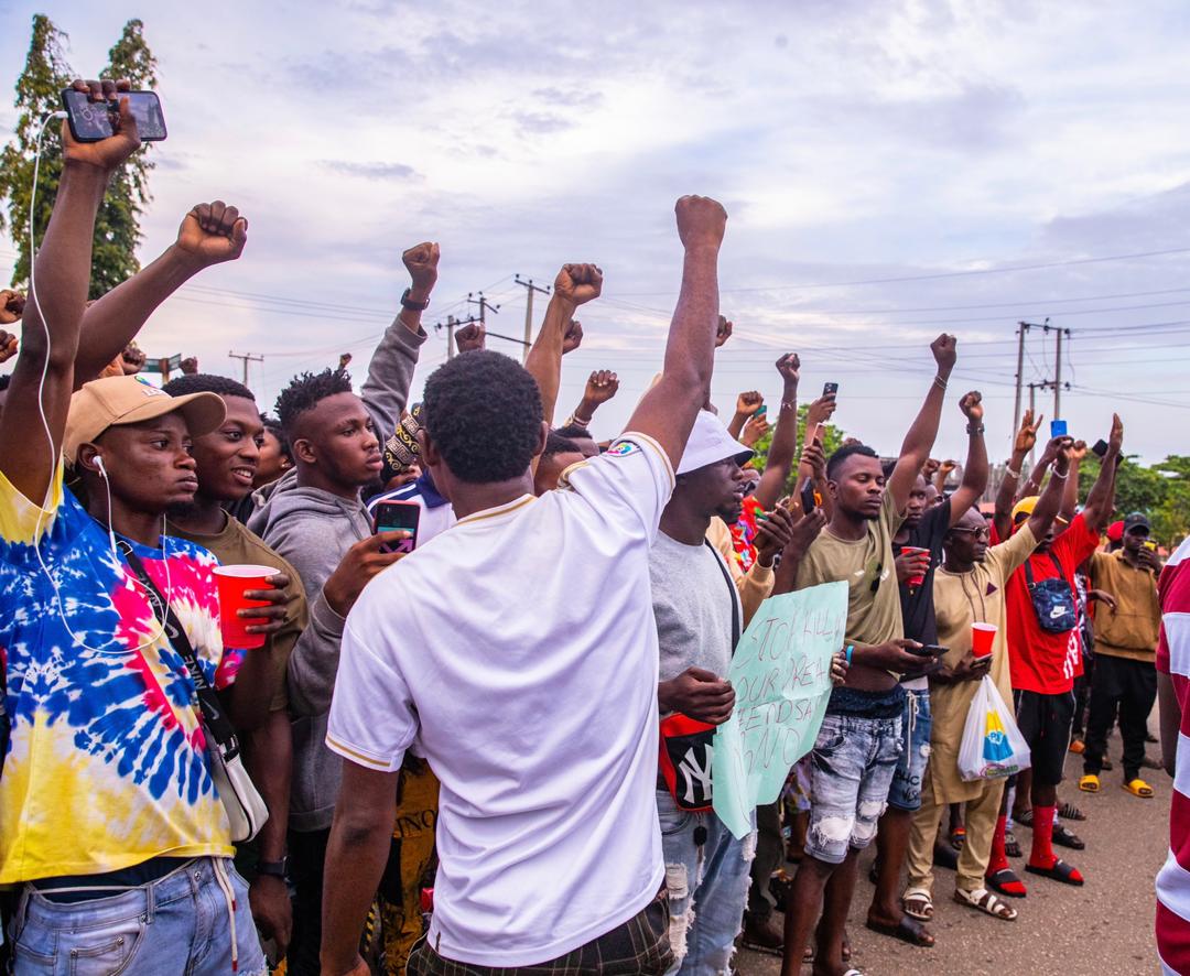 RotimiAkeredolu's tweet photo. Today, I addressed the vibrant Ondo State youths agitating to #EndSars. While I noted the statement of the protesters that the problem is not with SARS in the State, I give kudos to them for bringing an end to SARS in the country. I identified with the struggle... https://t.co/MfvtTsXz9k