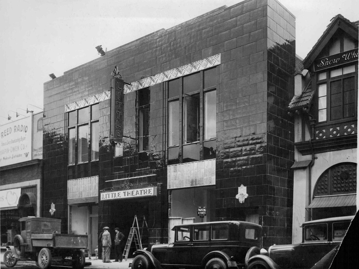 Tomorrow is The Little's b-day, so here's a time travel thread: The day is 10/17/29. The location is 240 East Ave. It's a moment full of Art Deco wonder. The cinematic wizardry debuts w/ Cyrano de Bergerac — the first ever Little film. (1/6)