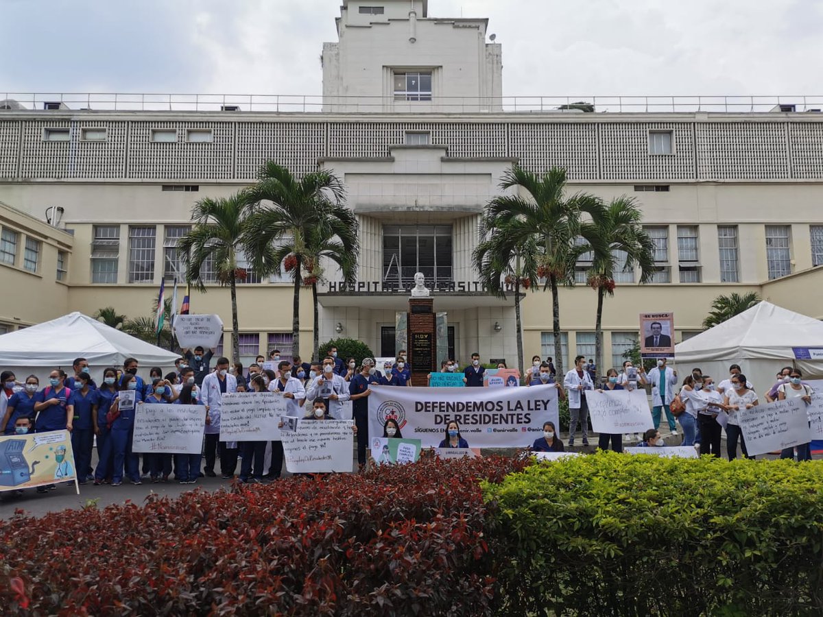 ANIR NACIONAL (@anirnacional) on Twitter photo Qué grandes y valientes, los residentes de <a href="/ANIRVALLE/">ANIR SECCIONAL VALLE</a> peleando por sus derechos. Todo nuestro apoyo #PagoLeyDeResidentesYa Qué grandes y valientes, los residentes de <a href="/ANIRVALLE/">ANIR SECCIONAL VALLE</a> peleando por sus derechos. Todo nuestro apoyo #PagoLeyDeResidentesYa
