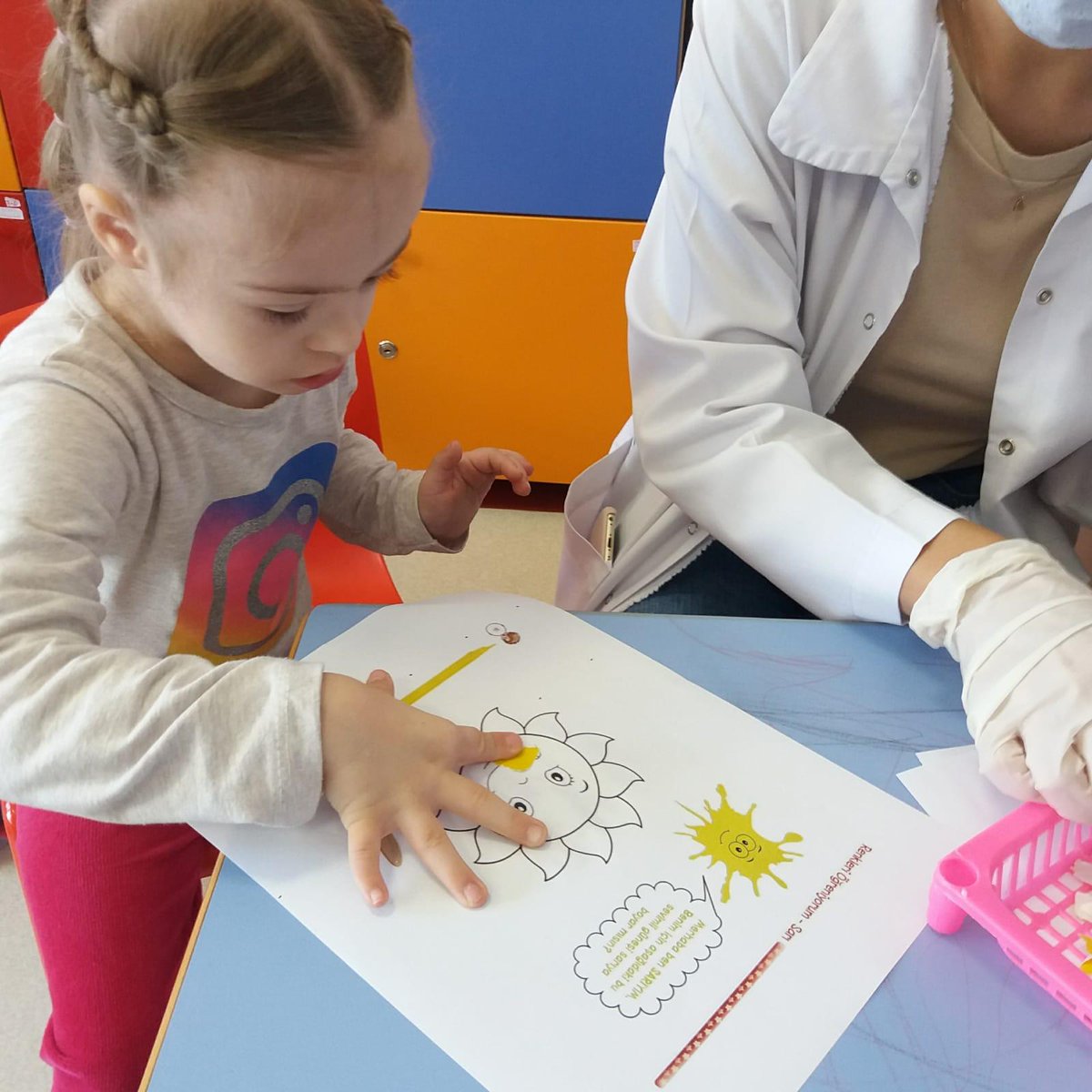 Gulcin_Kcsrc's tweet photo. Gölcük Yaşama Sevinci Özel Eğitim Uygulama Okulu Ana Sınıfımızda yavrularımızla ana renklerden SARI renk çalışmalarımıza devam ediyoruz 🌞☀️😍 @yasamasevincio1 @kocder41 @mem_ilce @ziyaselcuk @tcmeb https://t.co/69IsGanG7W