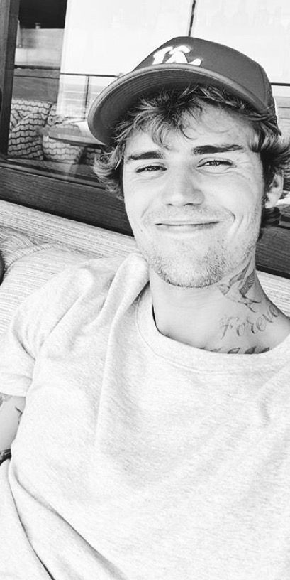 carollonely tweet media