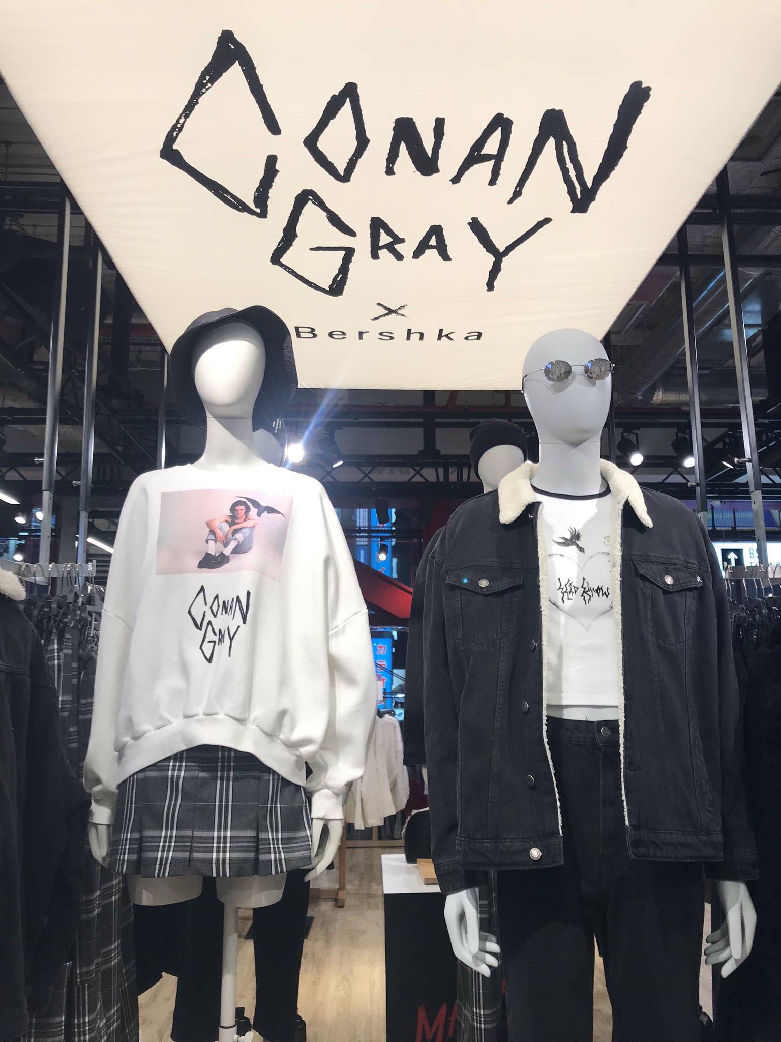 Grit Pakket Melodieus conan gray updates on Twitter: "display of the conan's bershka collection  which is available in stores now! (10/16) ©️@6mari2  https://t.co/AJACtSwlJg" / Twitter