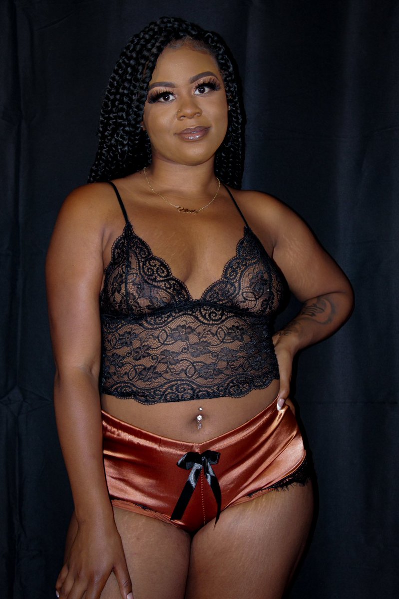 _falling4Autumn's tweet photo. @dijae_ I own @thecomfyroseco . We offer lounge wear for women. Onesies, lingerie &amp; some outdoor lounge! https://t.co/tg98maQSz5 https://t.co/PPmk1bvSJp