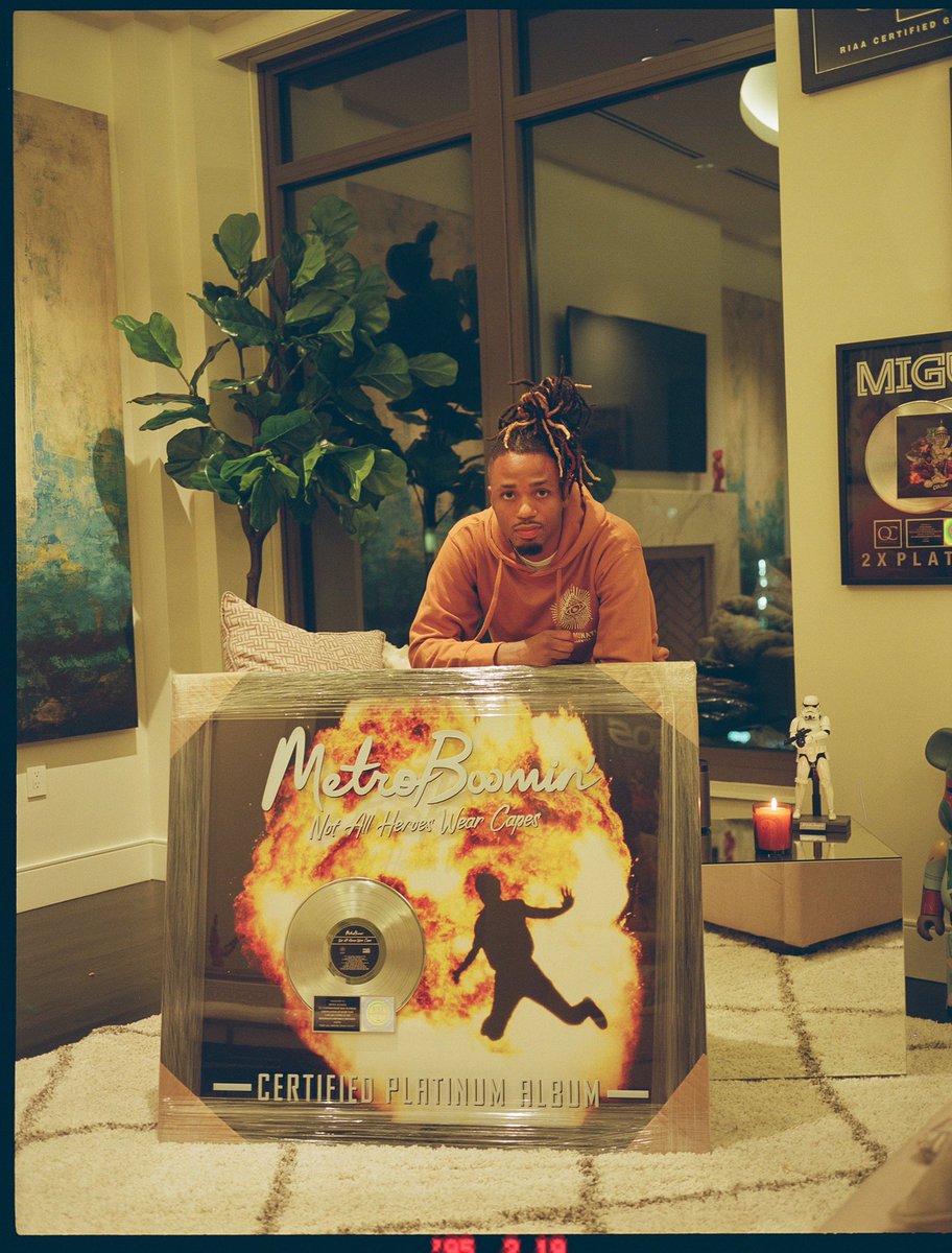 My first album just went platinum and I wanna thank all the listeners and everybody involved. This is not only a big win for me but for all producers worldwide 🌍☄️💥🔥 https://t.co/i5BM1qeZ3h