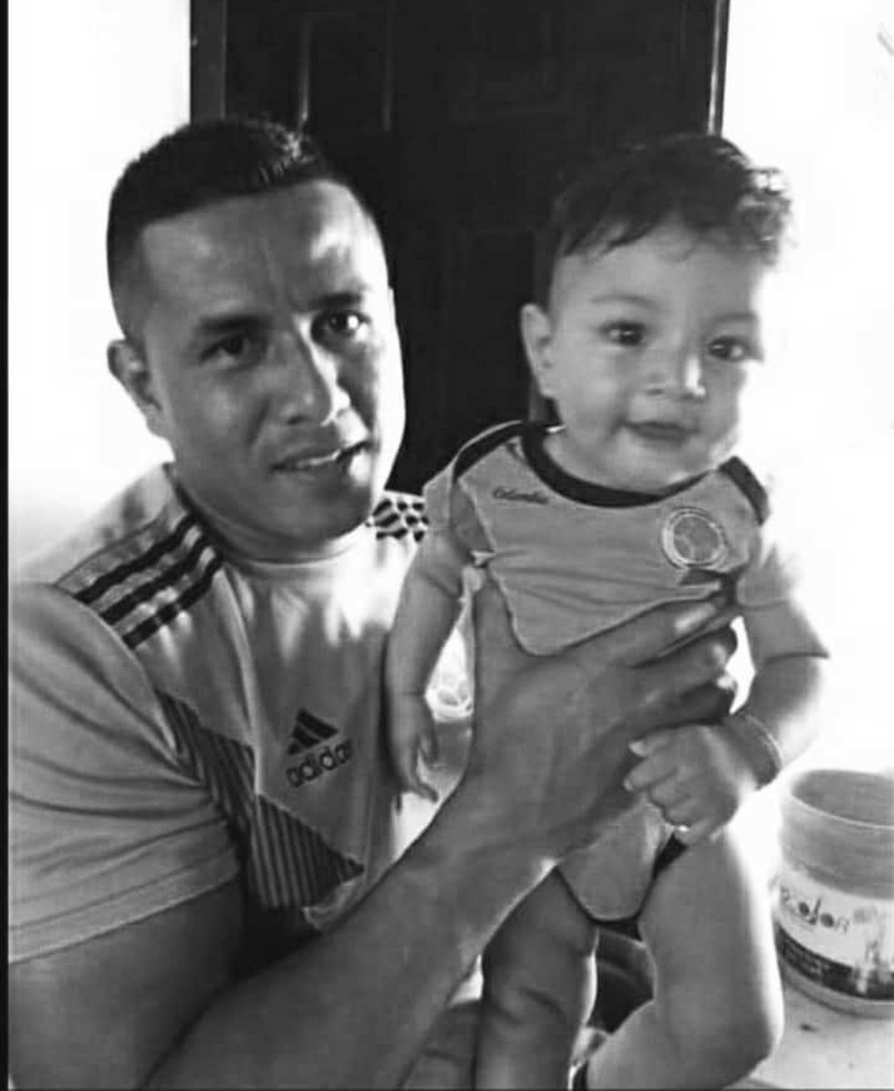 ComunesCoL's tweet photo. Yeferson Mandela fue asesinado mientras defendía la vida de Albeiro. Era un enamorado de la paz y de sus hijxs. Deja un niño y una niña.  Queremos que ellxs puedan crecer en un país en paz. https://t.co/ZRTt9wufAG