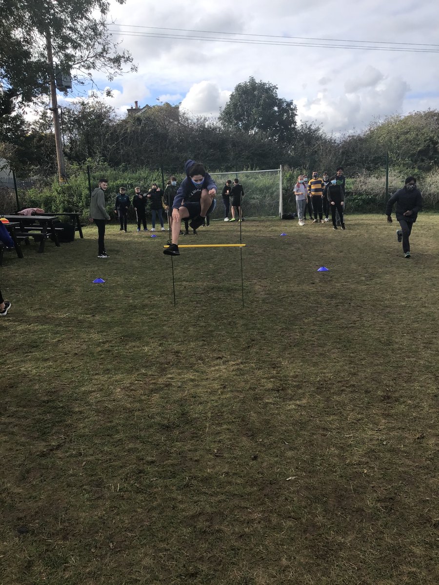 BelmayneEtss's tweet photo. Huge thanks to Jeremy from @ClongriffinA for teaching our first years the basics needed for the #HighJump and #ShotPut Everyone thoroughly enjoyed #PE today! @EducateTogether #CommunityLinks https://t.co/FpOfGpSP8R