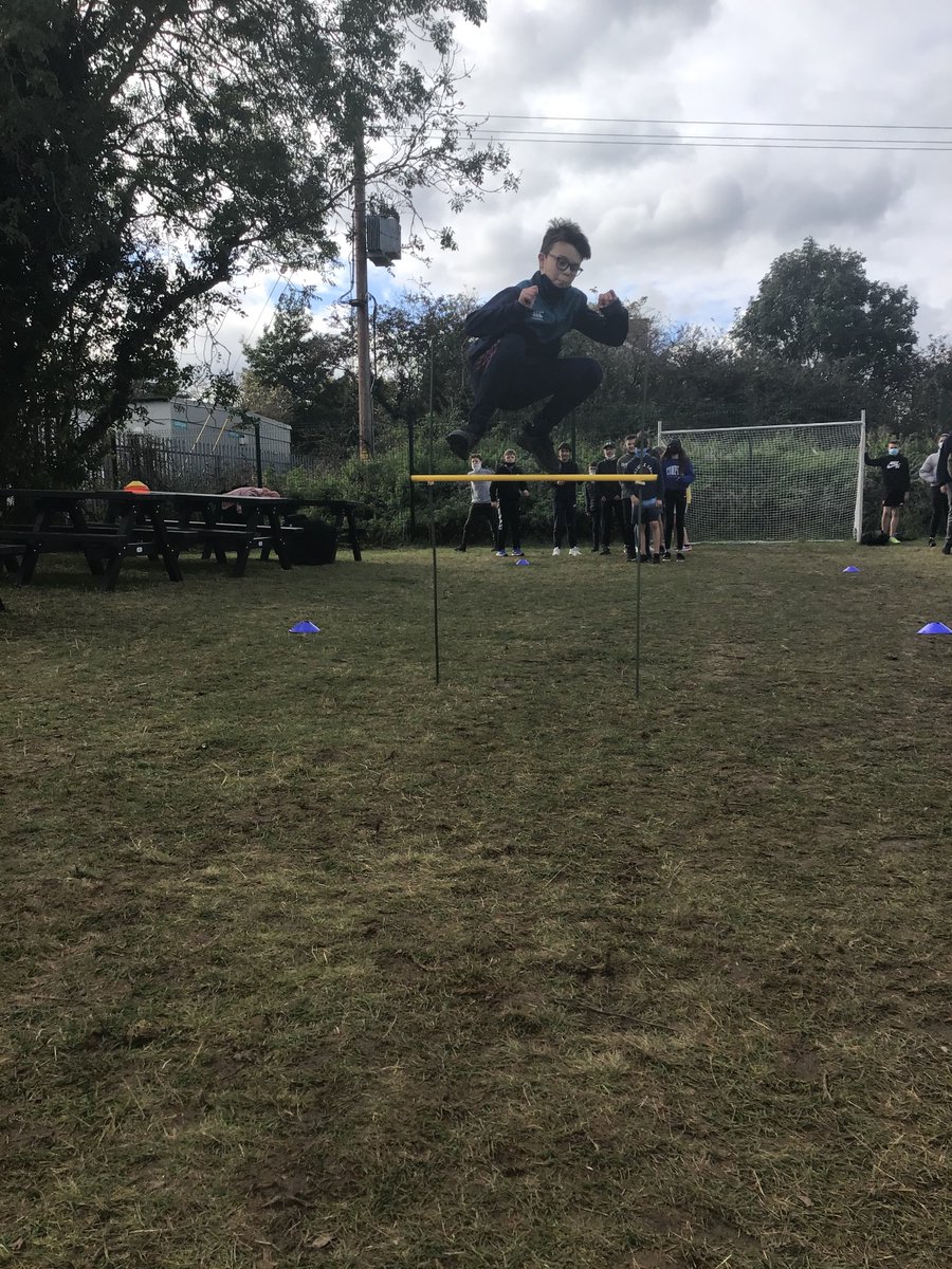 BelmayneEtss's tweet photo. Huge thanks to Jeremy from @ClongriffinA for teaching our first years the basics needed for the #HighJump and #ShotPut Everyone thoroughly enjoyed #PE today! @EducateTogether #CommunityLinks https://t.co/FpOfGpSP8R