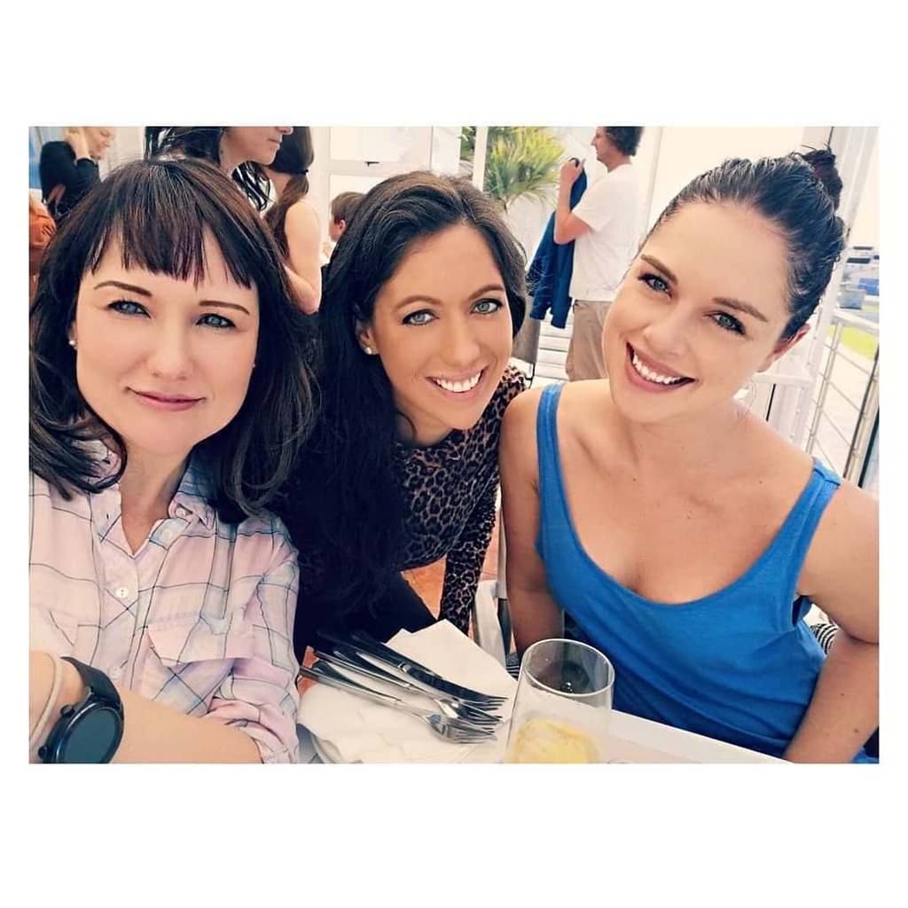 sa_artists's tweet photo. Credit to @christia_visser : Post massage... ready for those ciders and seafoods!!! 😁🙌🍤🍣🥂
#Relax #Friends #Happiness #Brunette #Blueeyes #Bachelorette #Breakaway #Seaside #Restaurant #postspa #instadaily https://t.co/EQPpcIgbw8