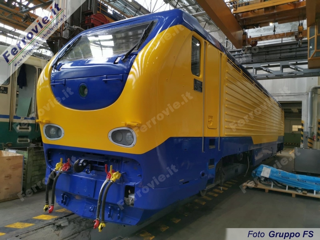 Livrea giallo-blu per la E.402.142 di #RFI #fs #ferroviedellostato <a href="/fsnews_it/">FS News</a>  ferrovie.it/portale/artico…