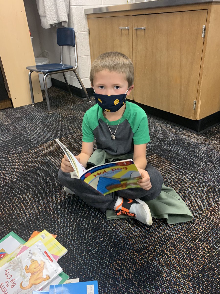 read_chagrin's tweet image. Saw lots of green today!!! 💚 #StartWithHello #SandyHookPromise #cfevsCONNECTED