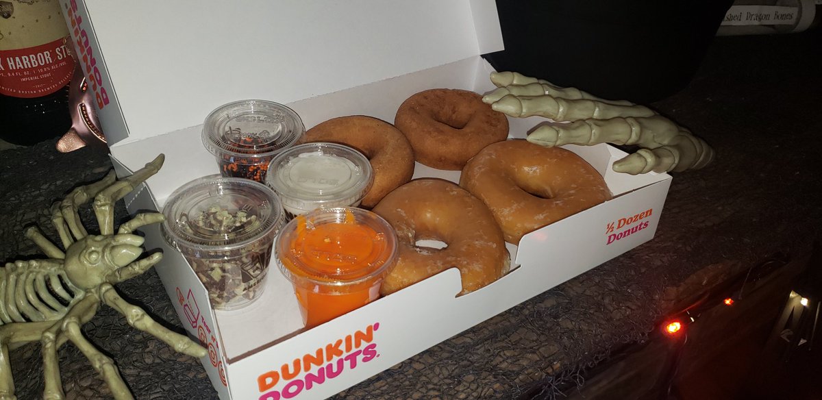 Thanks <a href="/dunkindonuts/">Dunkin'</a> for a fun and tasty rainy day activity #31daysofHalloween