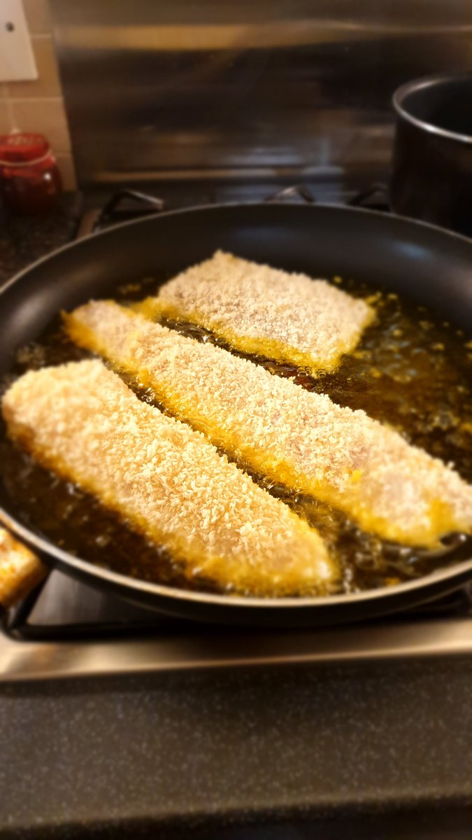 Claire Taylor tweet media