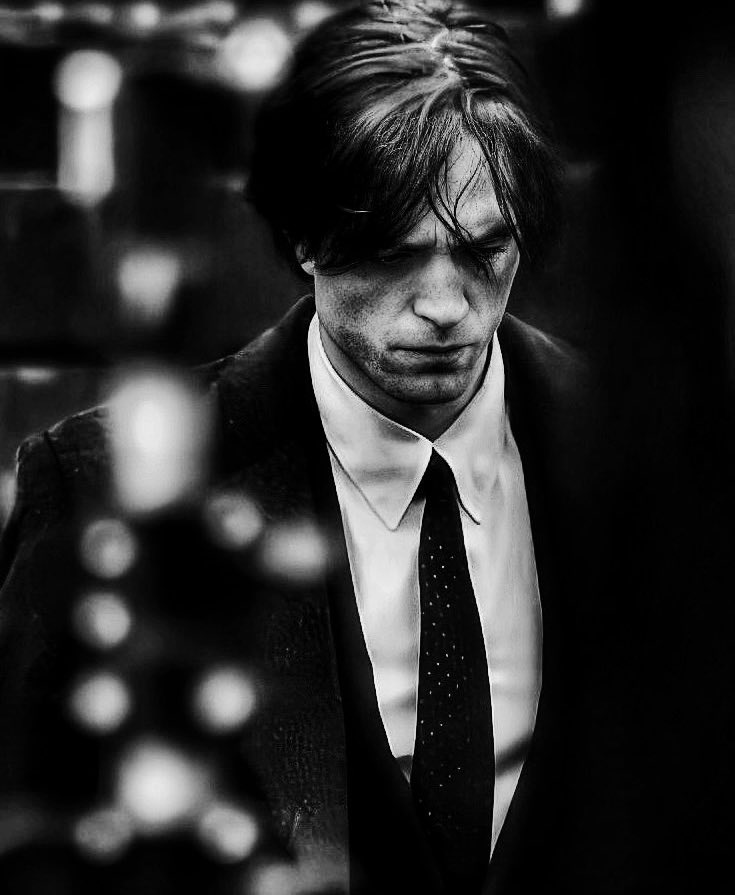 RPBRMidia's tweet image. 🦇 Como anunciando no #DCFandome , a dc terá início ao MULTIVERSO nos cinemas. #TheBatman tem um universo apenas seu! Separado do universo do DCEU. A imagem do set sugere que Superman também existe no universo de #TheBatman .... 👀

SIGAM A NOVA CONTA DO RPBR @pattinsonbrasil