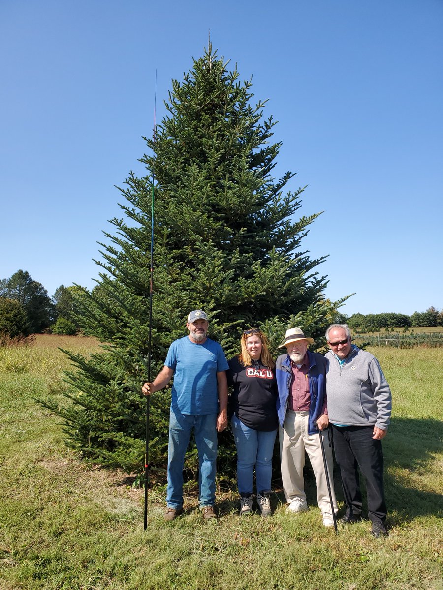 RealTrees's tweet image. The White House has selected the 2020 Christmas Tree!
Dan and Anne Taylor, 2020 NCTA Grand Champion growers, will provide this beautiful Fraser Fir from their farm to the White House in late November. 

onlineprnews.com/news/50000427-…