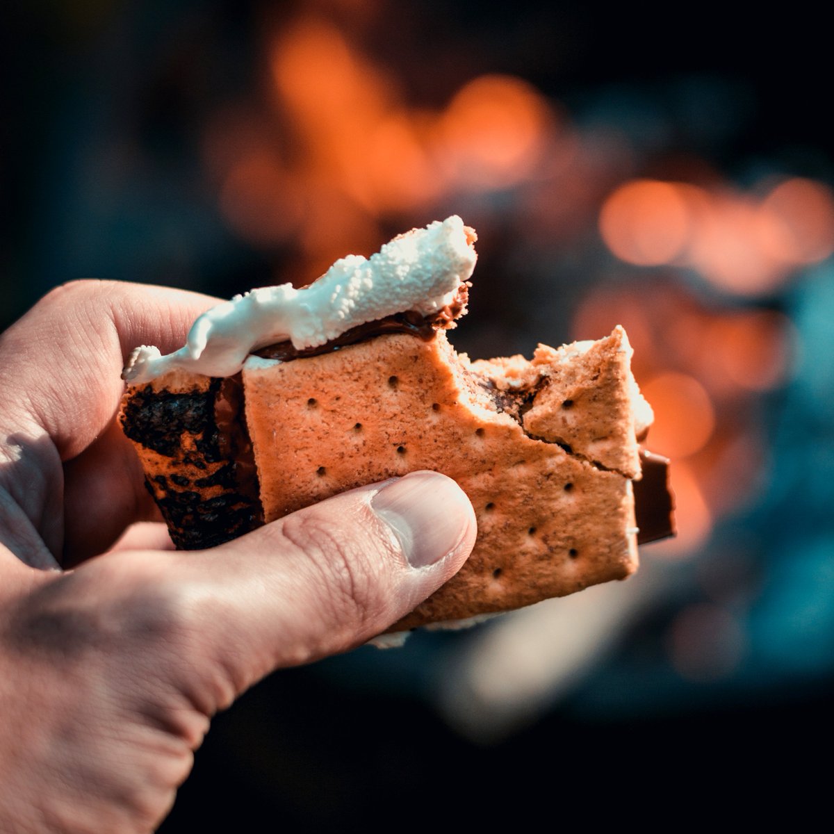 Ready for the weekend? Enjoy the warm ooey-gooey goodness of complimentary S'mores with your drink from The Westin Lobby Bar! Stop by our outside Fire Pit to pick up yours with your order! downtownbleu.com