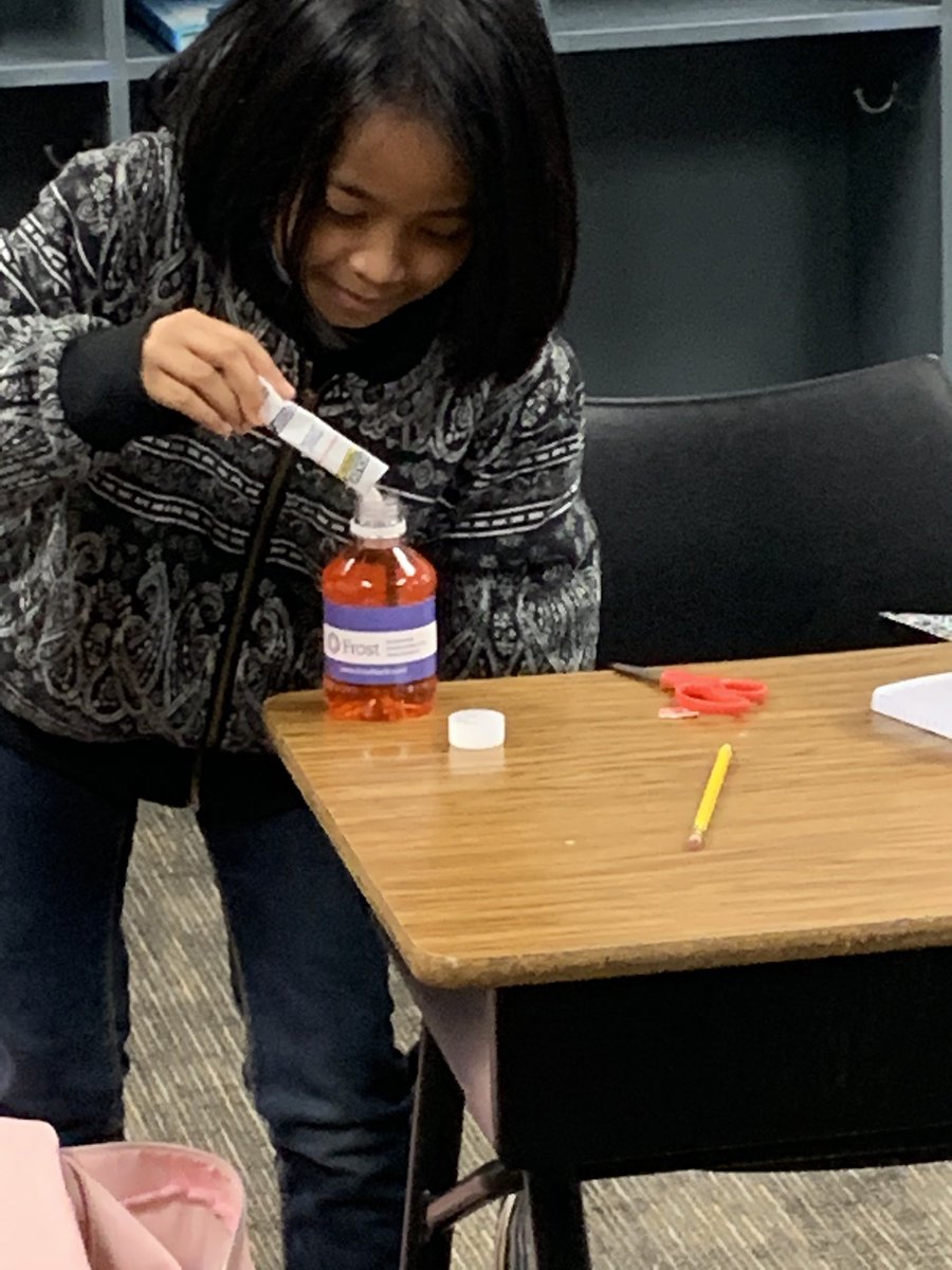 HPESparks's tweet photo. To finish off our mixtures and solutions unit, we created our own solutions to drink! #drinkingsolutions #jollyrancherwaterflavorpackets #ediblescience @ChisdHighpointe @Bouthatlife_116 @WhittShay https://t.co/3zATuC9nPA