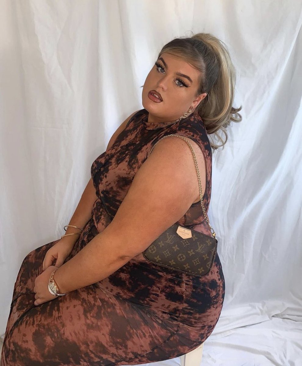 I have decided to apply to #EveryBODYInPLT <a href="/four_models/">TheFourModels</a> !!! 

If you think that cute fat me could be the next face of <a href="/OfficialPLT/">PrettyLittleThing</a> help a girl out with a RT 💕xx